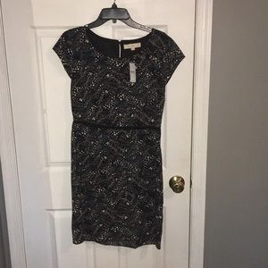 Shortsleeve Loft floral dress w/ defined waist
